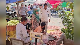 Rajasthan: सब्जियों के दाम छूने लगे आसमान, थाली से गायब हुआ आलू- प्याज; हरी सब्जियां ने बिगाड़ा किचन का बजट