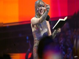 MTV VMAs 2024: Chappell Roan Dedicates Her Award To LGBTQ+ Community: "I Understand You Because I Am One Of You" MTV VMAs 2024: Chappell Roan Dedicates Her Award To LGBTQ+ Community: "I Understand You Because I Am One Of You"