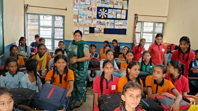 पहली बार स्कूल शिक्षकों की संख्या ने 1 करोड़ का आंकड़ा किया पार: शिक्षा मंत्रालय रिपोर्ट