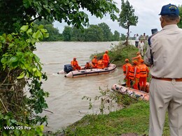 Tikamgarh : डेम का पानी छोड़ने से टापू पर फंसे 2 किसान, 36 घंटे बाद किया गया रेस्क्यू