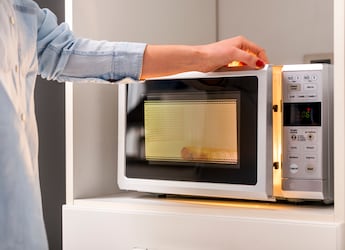 5 Microwave Mistakes You're Probably Making (And How To Fix Them) 5 Microwave Mistakes You're Probably Making (And How To Fix Them)