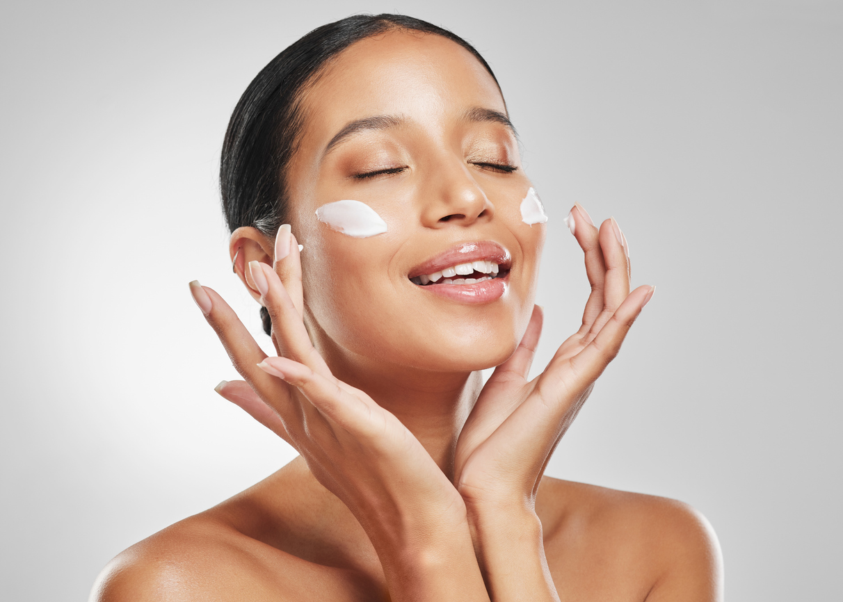 The nutritionist claims that to control the acne breakout, one should avoid sugar