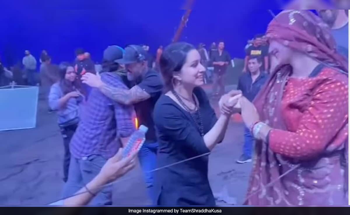 Watch: Shraddha Kapoor Kisses Stuntwoman's Hands On <i>Stree 2</i> Set