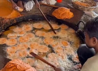 Viral: Vlogger Shares How Malpua Is Made In Uttar Pradesh, Foodies Give A Thumbs Down Viral: Vlogger Shares How Malpua Is Made In Uttar Pradesh, Foodies Give A Thumbs Down