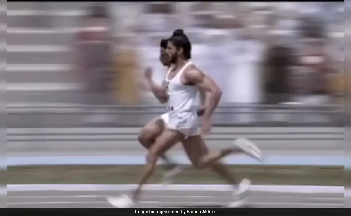 The Music Farhan Akhtar Listened To During <i>Bhaag Milkha Bhaag</i> Shoot: "It Played Constantly On My Headphones"