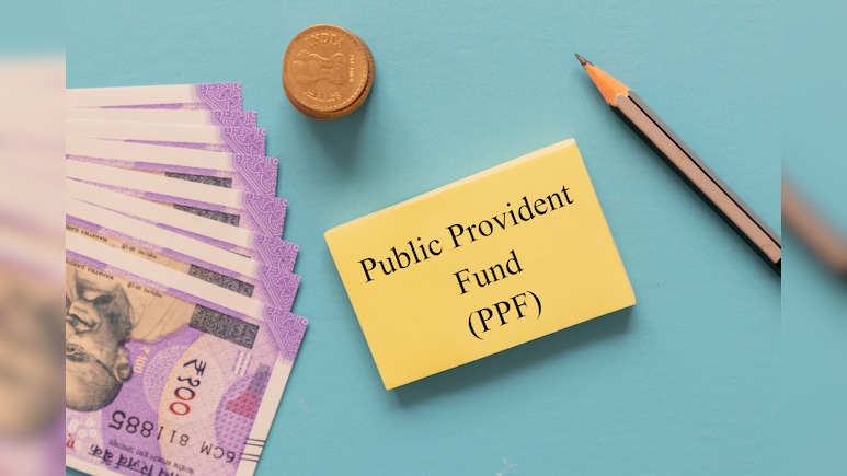 PPF अकाउंट की मैच्योरिटी के बाद क्या करें? पैसे निकालें या बढ़ाएं? जानें क्या है बेस्ट ऑप्शन और टैक्स बचाने का 'EEE' फॉर्मूला