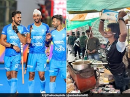 Fans Take Selfies With Dolly Chaiwala, Ignore India's Hockey Stars At Airport Fans Take Selfies With Dolly Chaiwala, Ignore India's Hockey Stars At Airport