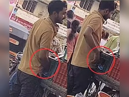 VIDEO: फल विक्रेता की घिनौनी हरकत कैमरे कैद, ठेले पर रखी पॉलीथीन में करता दिखा पेशाब, फिर इस तरह बेचता था फल VIDEO: फल विक्रेता की घिनौनी हरकत कैमरे कैद, ठेले पर रखी पॉलीथीन में करता दिखा पेशाब, फिर इस तरह बेचता था फल