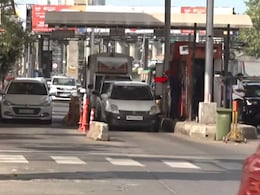 मुख्यमंत्र्यांचा मोठा निर्णय! मुंबईत प्रवेश करणाऱ्या पाचही टोल नाक्यांवर हलक्या मोटार वाहनांना टोलमाफी मुख्यमंत्र्यांचा मोठा निर्णय! मुंबईत प्रवेश करणाऱ्या पाचही टोल नाक्यांवर हलक्या मोटार वाहनांना टोलमाफी