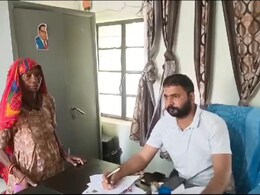 बुजुर्ग महिला को 8 महीने पहले घोषित कर दिया मृत, पेंशन रुकी तो फूट-फूट कर रोने लगी