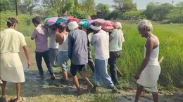 Sheopur में अंतिम सफर भी नहीं आसान! बदहाल सड़क की मार झेल रहे ग्रामीण, कई साल से हैं परेशान