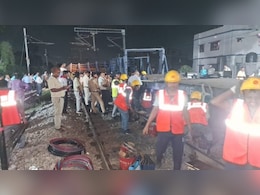 बिहार में पटरी से उतरे मालगाड़ी के 4 डिब्बे, जानिए कितनी ट्रेनों का बदला गया रास्ता, कितनी हुई रद्द बिहार में पटरी से उतरे मालगाड़ी के 4 डिब्बे, जानिए कितनी ट्रेनों का बदला गया रास्ता, कितनी हुई रद्द