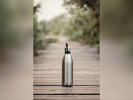 water bottle cleaning tips : Expert ने बताया पानी की बोतल साफ़ करने का सही तरीक़ा water bottle cleaning tips : Expert ने बताया पानी की बोतल साफ़ करने का सही तरीक़ा