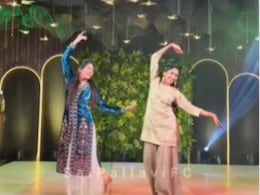 दो बहनों ने शादी में अप्सरा आली मराठी गाने पर किया डांस तो हर कोई हो गया फैन, वीडियो देख लोग बोले- दो अप्सरा... दो बहनों ने शादी में अप्सरा आली मराठी गाने पर किया डांस तो हर कोई हो गया फैन, वीडियो देख लोग बोले- दो अप्सरा...