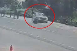 Video: Gujarat Biker Crashes Into SUV, Then Hits Pick-Up Van, Dies On Spot Video: Gujarat Biker Crashes Into SUV, Then Hits Pick-Up Van, Dies On Spot