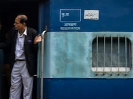 ट्रेन के जनरल कोच में बिना टिकट चढ़ने पर कितना जुर्माना लगता है? टीटीई ज्यादा पैसे मांगे तो कैसे और कहां करें शिकायत? ट्रेन के जनरल कोच में बिना टिकट चढ़ने पर कितना जुर्माना लगता है? टीटीई ज्यादा पैसे मांगे तो कैसे और कहां करें शिकायत?