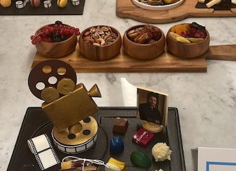 Shah Rukh Khan Gets A Foodie Welcome In Abu Dhabi - You Won't Believe The Gourmet Treats Shah Rukh Khan Gets A Foodie Welcome In Abu Dhabi - You Won't Believe The Gourmet Treats