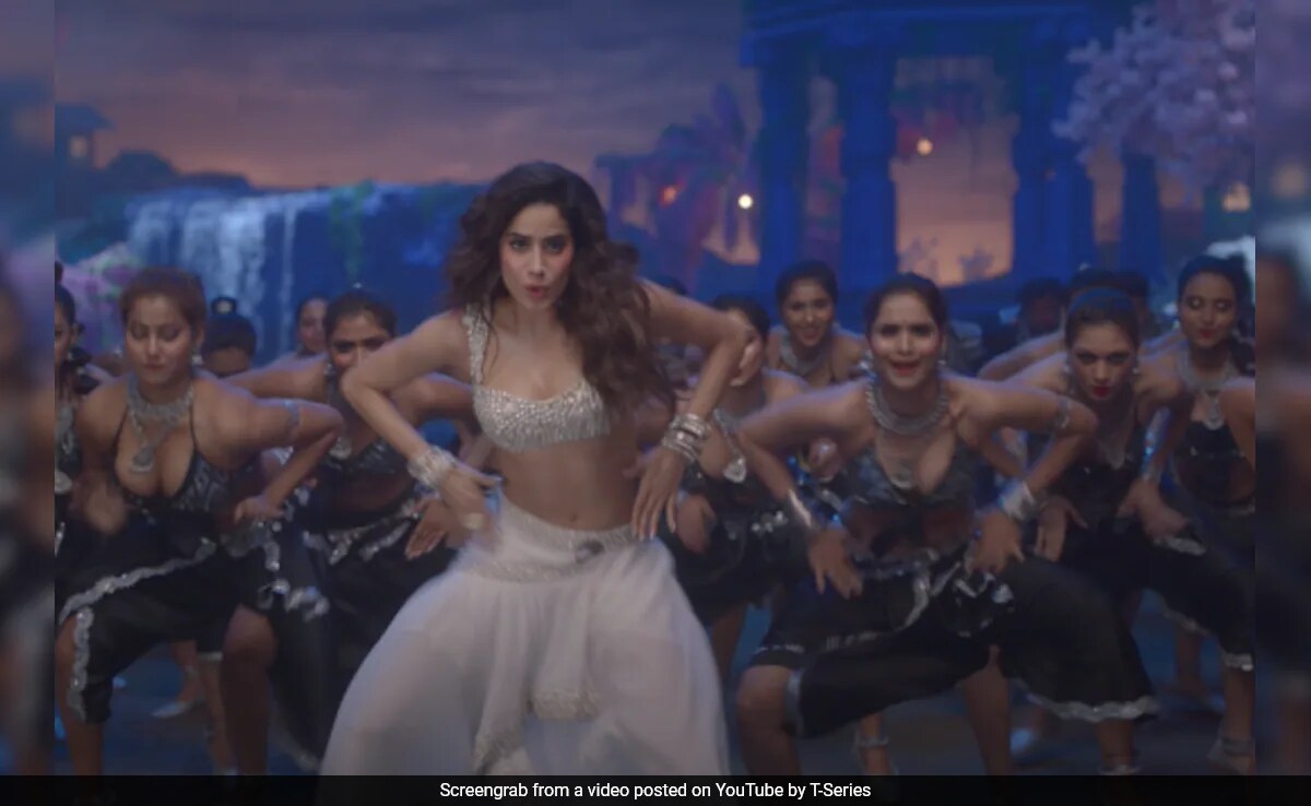 The One Where Janhvi Kapoor Got "<i>Stree</i>'s Blessings." See Instagram Exchange With Shraddha Kapoor