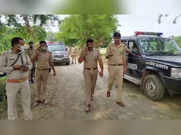यूपी : मोबाइल दिलाने के बहाने युवती को गाड़ी के अंदर बुलाया, फिर चलती कार में किया गैंगरेप यूपी : मोबाइल दिलाने के बहाने युवती को गाड़ी के अंदर बुलाया, फिर चलती कार में किया गैंगरेप