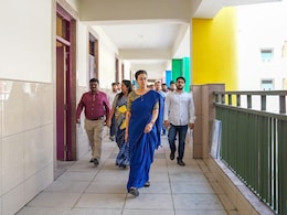 Atishi का साड़ी कलेक्शन है सबसे हटकर, एक से बढ़कर एक प्रिंट की साड़ी में आती हैं नजर Atishi का साड़ी कलेक्शन है सबसे हटकर, एक से बढ़कर एक प्रिंट की साड़ी में आती हैं नजर