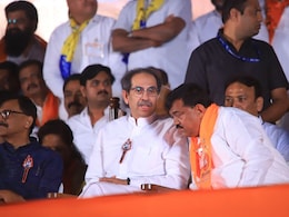 Nashik News: संजय राऊतांचा एक फोन.. अखेर 'त्या' बड्या नेत्याची शिवसेना ठाकरे गटातून हकालपट्टी Nashik News: संजय राऊतांचा एक फोन.. अखेर 'त्या' बड्या नेत्याची शिवसेना ठाकरे गटातून हकालपट्टी