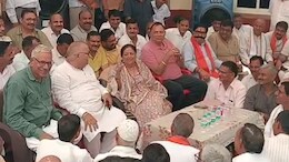 पूर्व मंत्री रोहिताश शर्मा के बेटे की शोकसभा में शामिल हुईं वसुंधरा राजे, 24 अगस्त को हुआ था निधन