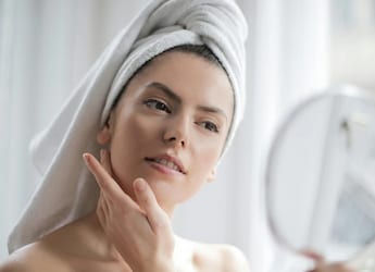 Lose Weight, Not Your Inner Glow: 3 Simple Tips From Nutritionist Rujuta Diwekar Lose Weight, Not Your Inner Glow: 3 Simple Tips From Nutritionist Rujuta Diwekar