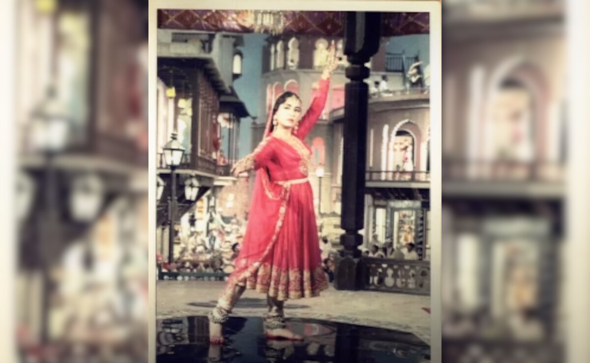<i>Kamal Aur Meena</i> Teaser: Meena Kumari And Kamal Amrohi's Love Story Comes To Life