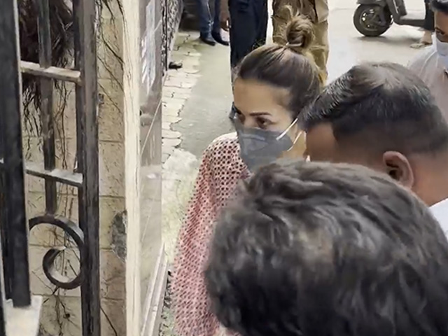 Malaika Arora Arrives At Father Anil Arora's House After His Death