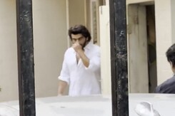 Arjun Kapoor Visits Malaika Arora After Her Father's Death Arjun Kapoor Visits Malaika Arora After Her Father's Death