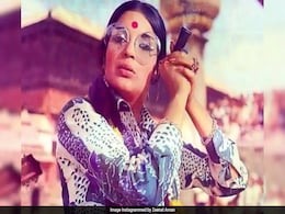 What Happened When Zeenat Aman Took "Long Pulls" From Hippies' Chillum On <i>Hare Rama Hare Krishna</i> Set: "I Was High As A Kite" What Happened When Zeenat Aman Took "Long Pulls" From Hippies' Chillum On <i>Hare Rama Hare Krishna</i> Set: "I Was High As A Kite"