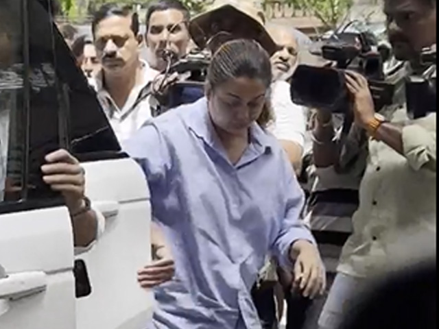 Amrita Arora Arrives At Father's House With Husband Shakeel Ladak