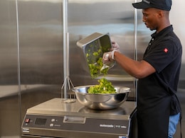 This Restaurant Chain Is Testing Robots That Peel Avocados And Make Salads This Restaurant Chain Is Testing Robots That Peel Avocados And Make Salads