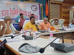 सांसद विजय बघेल ने अपनी ही सरकार को घेरा, कहा- अपनी हंसी मत उड़ाएं,कर्मचारियों की मांग पूरी करें