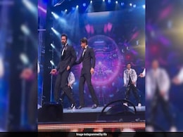 IIFA 2024: Shah Rukh Khan And Vicky Kaushal Set The Stage Ablaze With Their Dance Moves On <i>Tauba Tauba</i>. Watch IIFA 2024: Shah Rukh Khan And Vicky Kaushal Set The Stage Ablaze With Their Dance Moves On <i>Tauba Tauba</i>. Watch