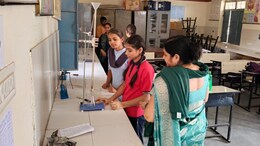 Teachers Day Special: ये सरकारी स्कूल किसी प्राइवेट कॉन्वेंट से कम नहीं, डिजिटल लाइब्रेरी से लेकर सभी सुविधाओं से लैस