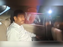 कोलकाता रेप-हत्या मामला: CBI ने सबूत मिटाने के आरोप में अस्पताल के पूर्व प्रिंसिपल और पुलिसकर्मी को किया गिरफ्तार कोलकाता रेप-हत्या मामला: CBI ने सबूत मिटाने के आरोप में अस्पताल के पूर्व प्रिंसिपल और पुलिसकर्मी को किया गिरफ्तार