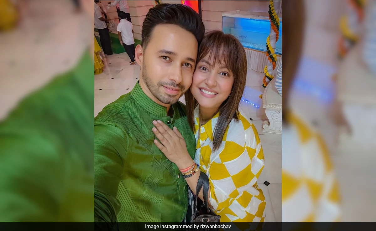In Pics: Hina Khan Makes First Public Appearance After Cancer Diagnosis, Visits Ektaa Kapoor's Residence For Ganpati Darshan