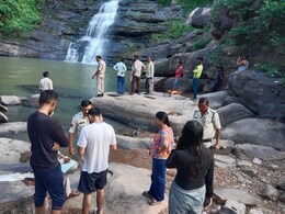 MP News: चेतावनी को दरकिनार कर दिगंबर वाटरफॉल में नहाने गई डॉक्टरों की टीम, एक के डूबने से मचा हड़कंप