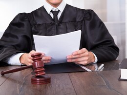 वो खुद कैसे जिएगा... 12 हजार की सैलेरी में बीवी ने मांग लिया 10 हजार गुजारा भत्ता, कोर्ट में जज ने जताई आपत्ति, Video वायरल