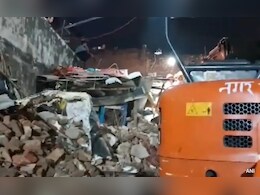 बारिश की वजह से मेरठ में गिरी तीन मंजिला इमारत, 6 की मौत, मलबे में कई के फंसे होने की आशंका बारिश की वजह से मेरठ में गिरी तीन मंजिला इमारत, 6 की मौत, मलबे में कई के फंसे होने की आशंका