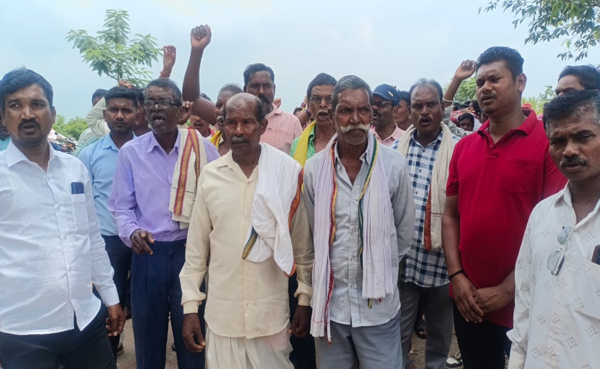 CG News: साहब यहां होता है गलत काम! ग्रामीणों की गुहार, हे सरकार! बंद करवा दो ये पोल्ट्री फार्म...