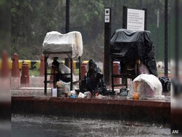Rain Hits Parts Of Delhi, Minimum Temperature Settles At 25.2 Degrees Rain Hits Parts Of Delhi, Minimum Temperature Settles At 25.2 Degrees