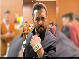 सलमान खान की घड़ी में लगे हैं 1,2 नहीं बल्कि पूरे 714 व्हाइट डायमंड, भाईजान ने फैंस को दिखाई झलक सलमान खान की घड़ी में लगे हैं 1,2 नहीं बल्कि पूरे 714 व्हाइट डायमंड, भाईजान ने फैंस को दिखाई झलक