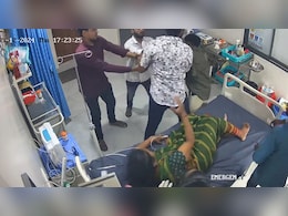 अस्पताल में चप्पल उतारने को कहा तो कर दी डॉक्टर की पिटाई, सामने आए वीडियो में कैद घटना