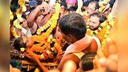 Bastar Dussehra: कांटों के झूले पर बैठ काछनदेवी ने दी बस्तर दशहरा मनाने की अनुमति, जानें पूरी डिटेल&nbsp;