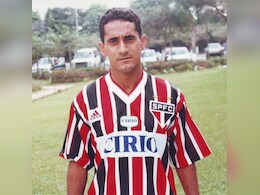 Former Brazil Defender Ze Carlos Dies Aged 56