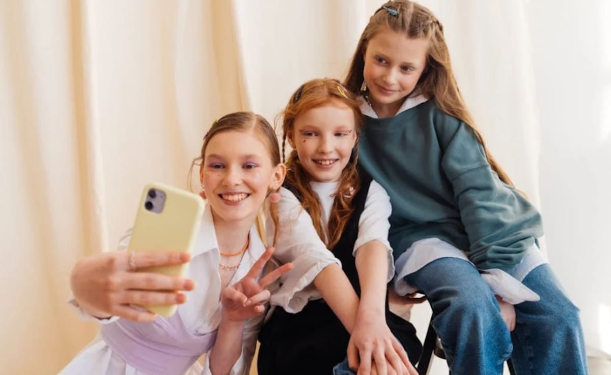 Hate How You Look In Photos? Experts Explore The Psychology Behind This Phenomenon