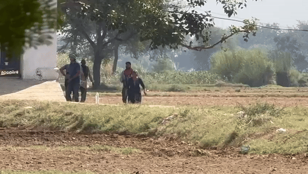 डीग में बेखौफ बदमाशों का आतंक, अतिक्रमण हटाने पहुंचे सरपंच पर की ताबड़तोड़ फायरिंग