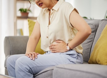 7 Foods That Help Reduce Water Retention During Monsoon (Plus Causes, Symptoms & Diet Tips)